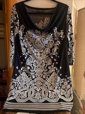 Mechant Black & White Paisley Draped -Neck Tunic